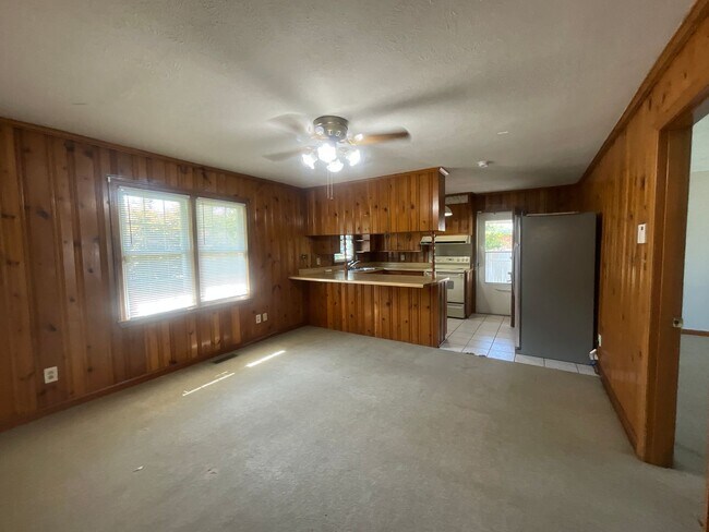 Building Photo - 2039 Ironwood Dr