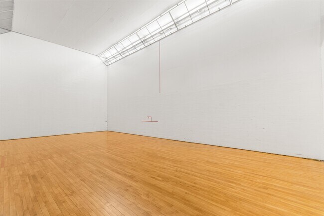 Building Photo - 1235 S Maple Rd