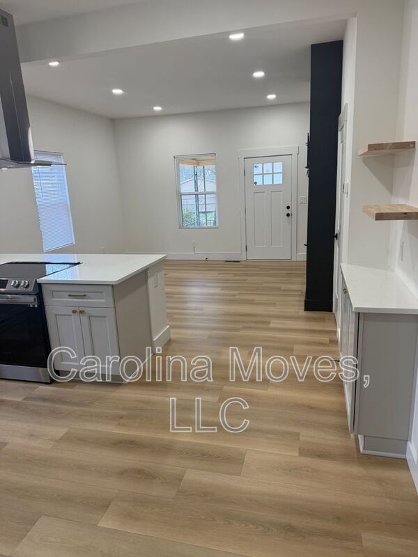 Building Photo - 6 10th St