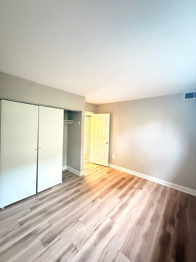 Building Photo - 2 Bedroom Condo near New Carrollton MARC t...