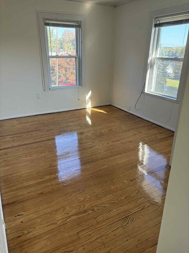 Building Photo - 91 Russell St