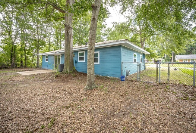 Building Photo - Charming Home in the Heart of Ocean Springs!