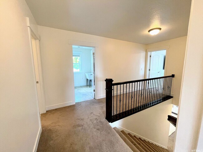 Building Photo - 616 W 4050 N