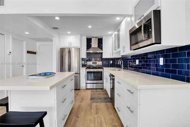 Building Photo - 100 Edgewater Dr