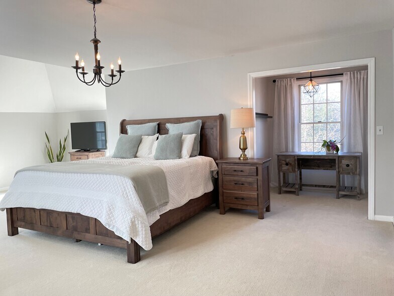 Master Bedroom - 5 Jenny Rdg