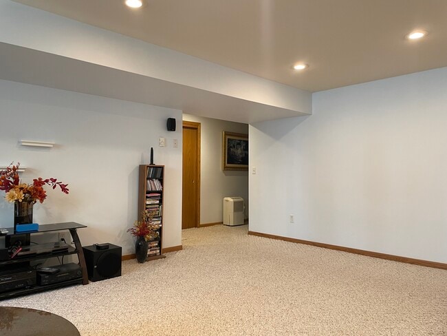 Building Photo - 6128 Jeffers Dr