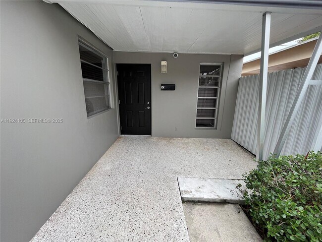 Primary Photo - 920 SW 30th Ave