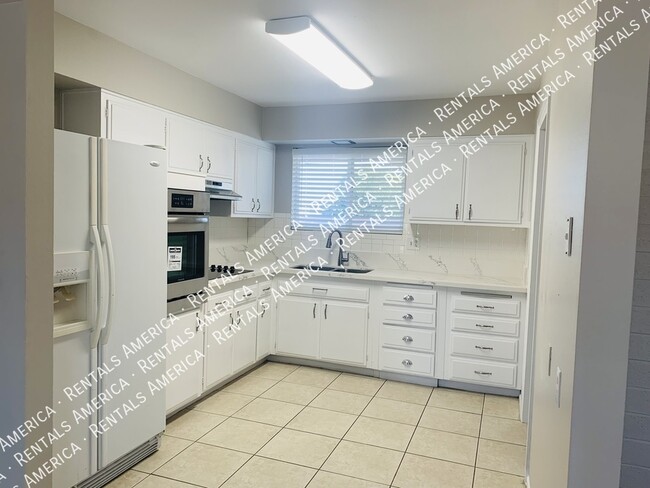Building Photo - 11433 N Hagen Dr