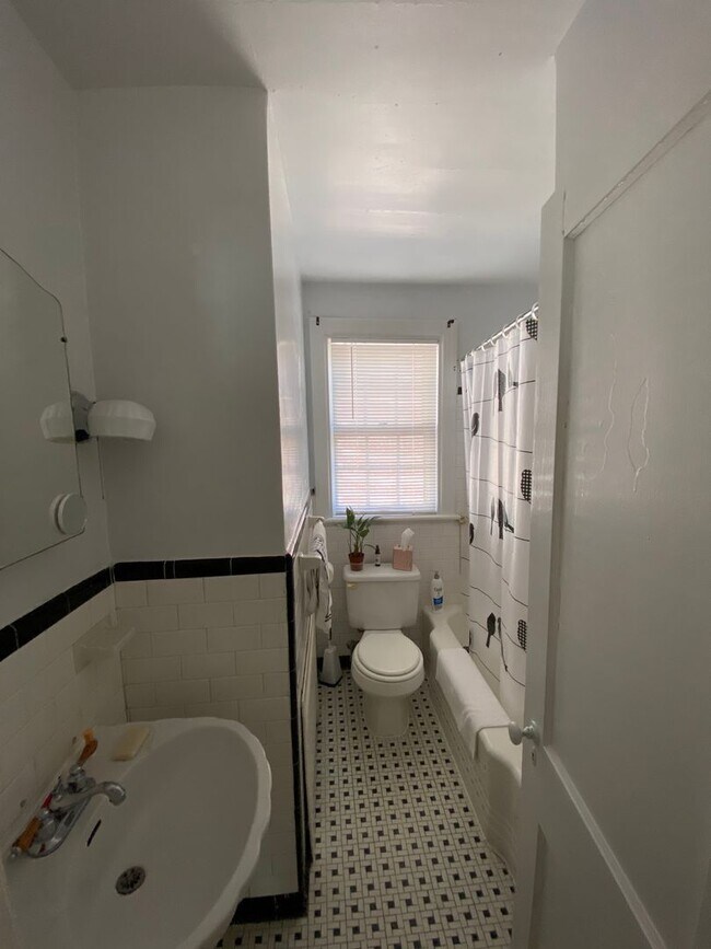 Building Photo - 4201 Bromley Ln