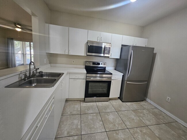 Building Photo - 13216 Villa Vista Dr
