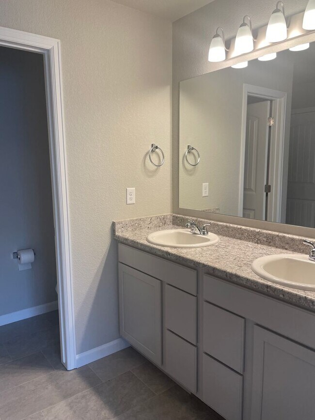 Building Photo - Chapel Heights townhome