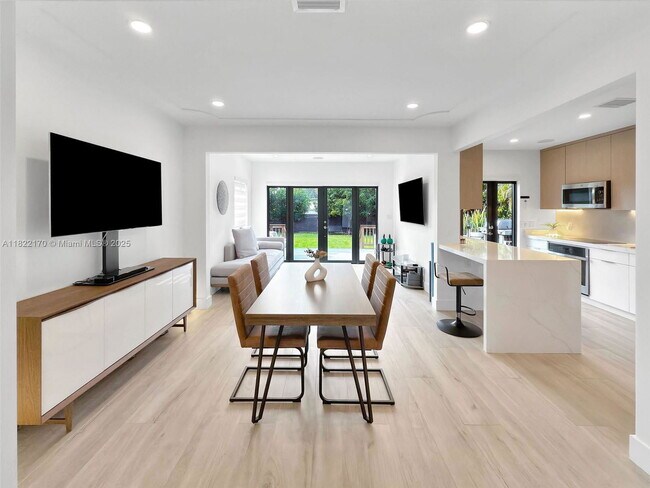 Building Photo - 130 SW 25th Rd