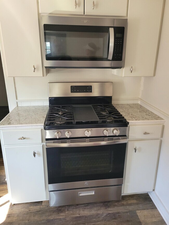 Building Photo - 109 N Suire St