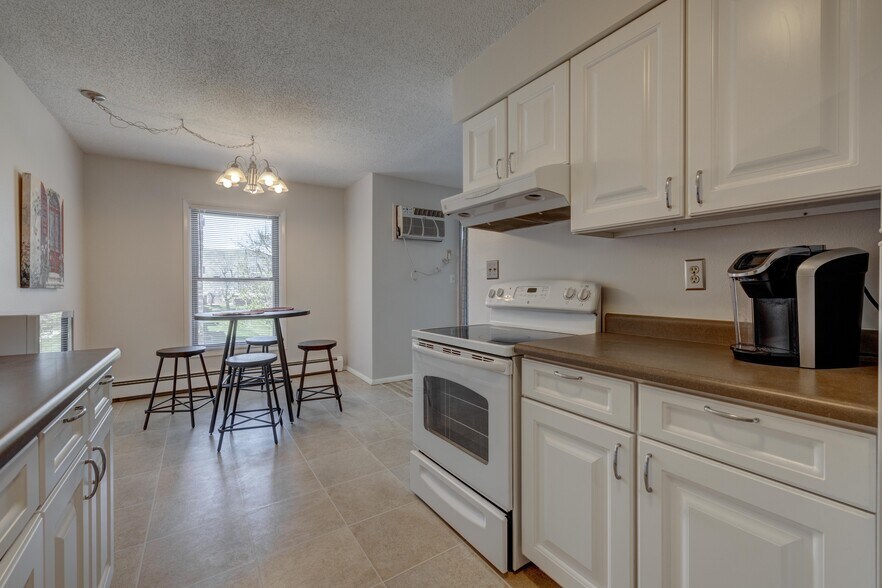 Building Photo - 4460 S Poplar St