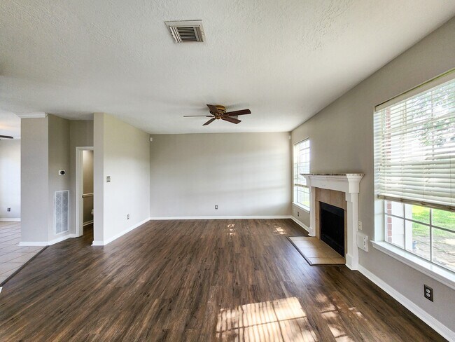 Building Photo - 2412 N Mission Cir
