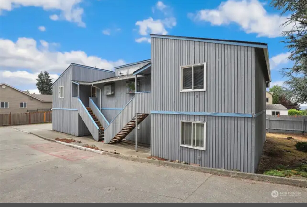 Building Photo - 2605 S 240th St