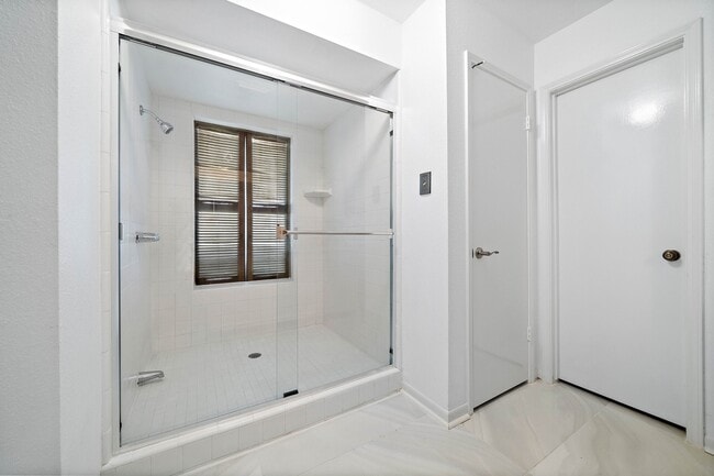 Building Photo - 2615 Yorktown Ln