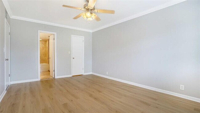 Building Photo - 3111 Oakland Shores Dr