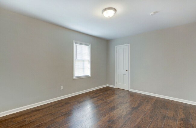 Building Photo - 1724 E 39th St
