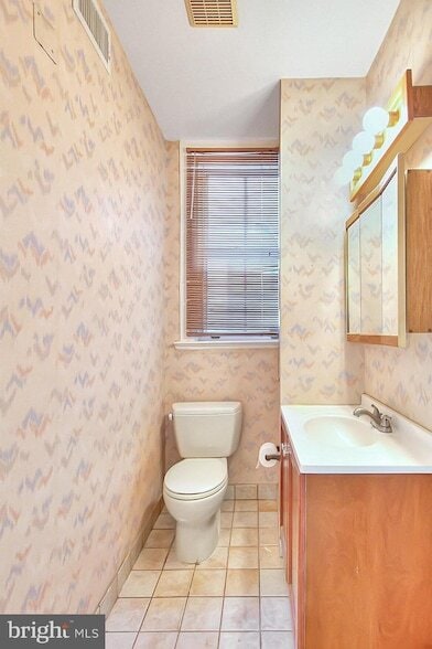 Building Photo - 1756 Park Rd NW