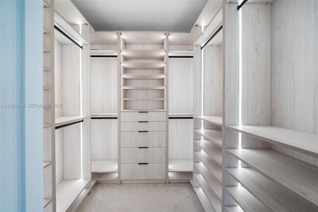 Building Photo - 2937 SW 21st St