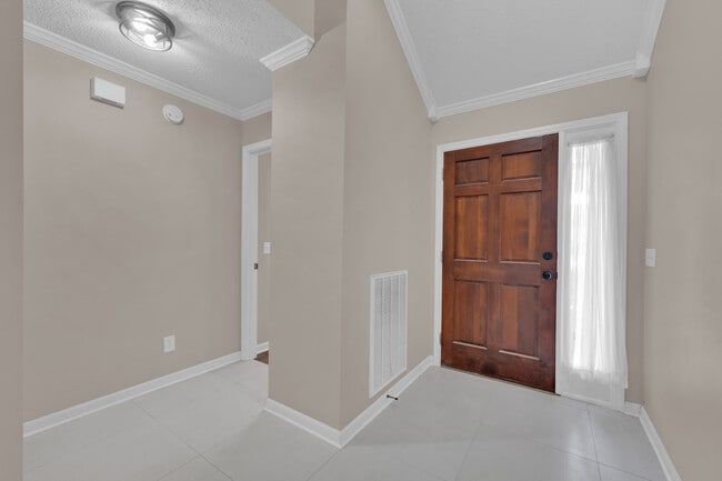 Building Photo - 2101 Fox Ridge Rd