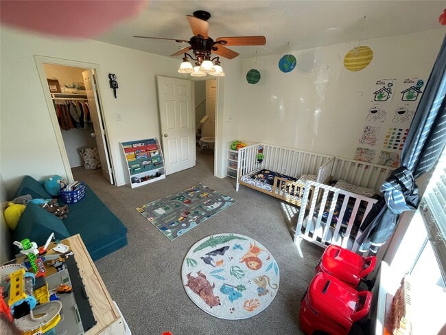 Building Photo - 718 Redwing Park Dr