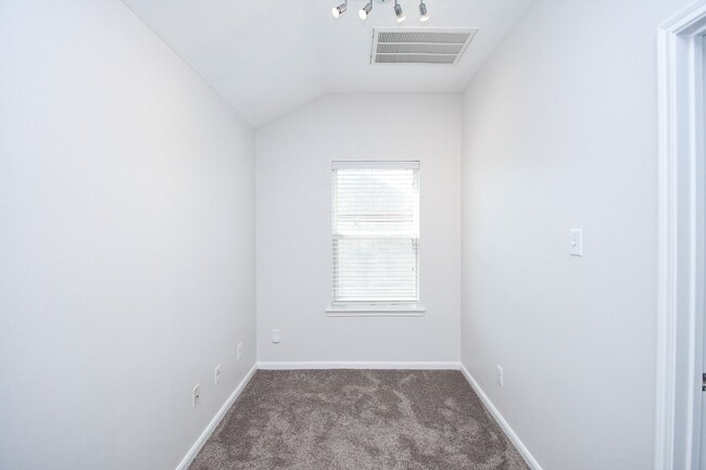 Building Photo - 19014 Walbrook Meadows Ln