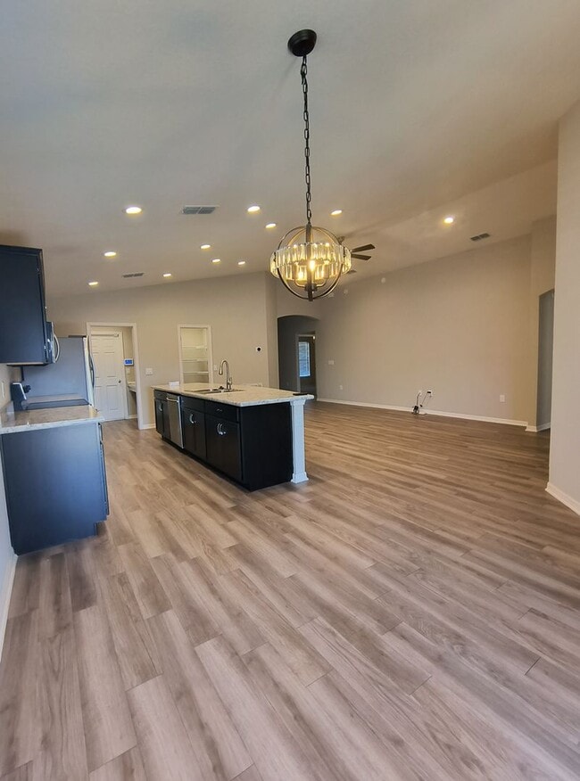 Building Photo - SOLAR ENGERY HOME!!! 4 BEDROOM 2 BATHROOM IN AUBURNDALE.