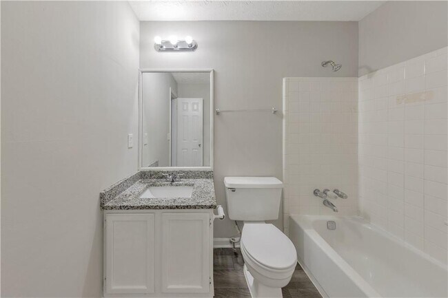 Building Photo - 1008 Huntington Trce SE