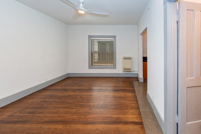 Building Photo - Beautiful 1b Apartment Located in Downtown...
