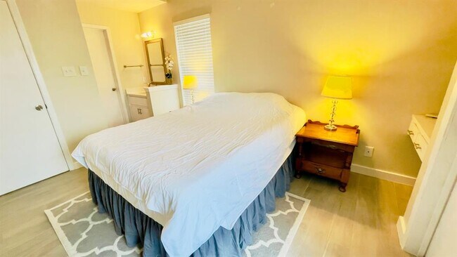 Building Photo - 2902 Cole St