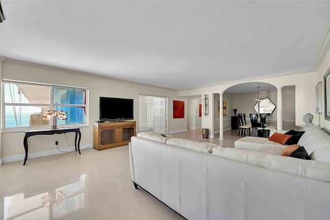 Building Photo - 111 N Pompano Beach Blvd