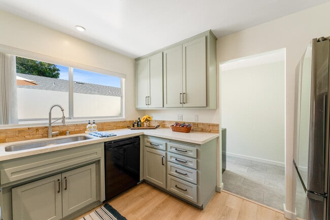 Building Photo - 4126 Foothill Rd