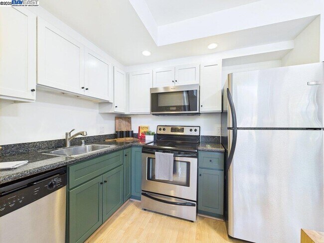 Building Photo - 485 W MacArthur Blvd