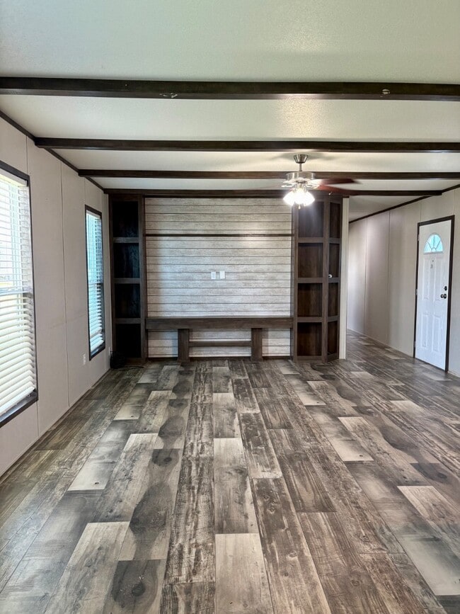 Building Photo - 150 Private Road 1610