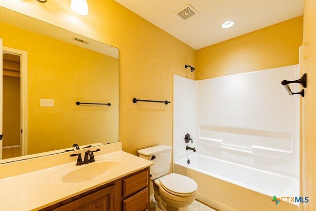 Building Photo - 2019 Woodway Dr