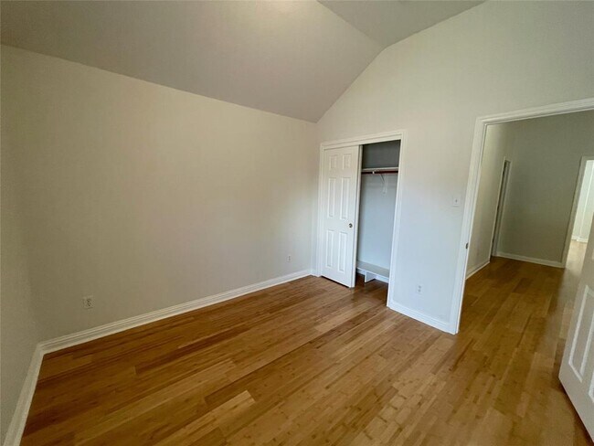Building Photo - 10401 Yellowstone Dr