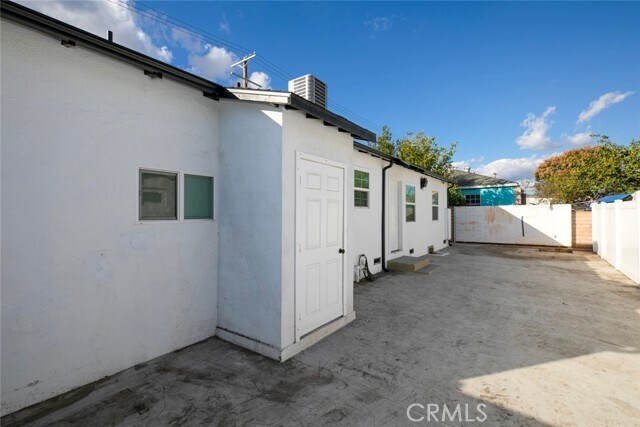 Building Photo - 7912 Vineland Ave