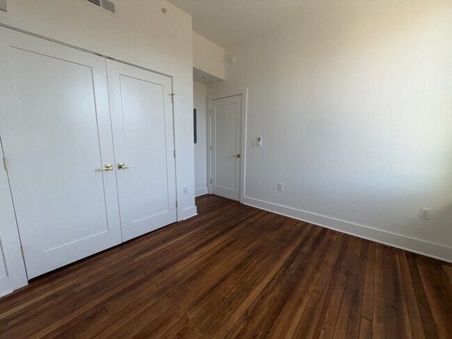 Building Photo - 901 Fifth Street - 203