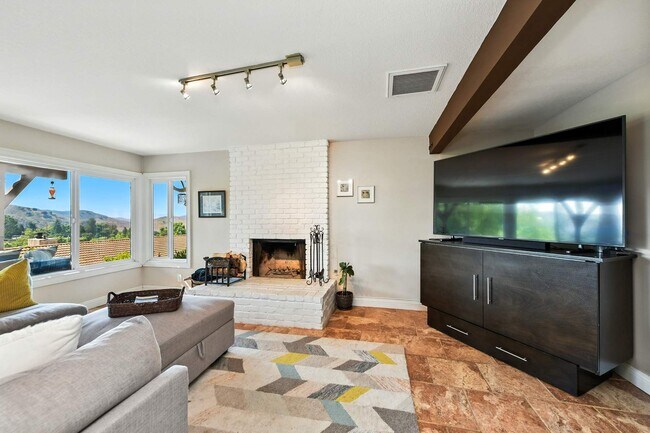 Building Photo - 5734 Fairview Pl