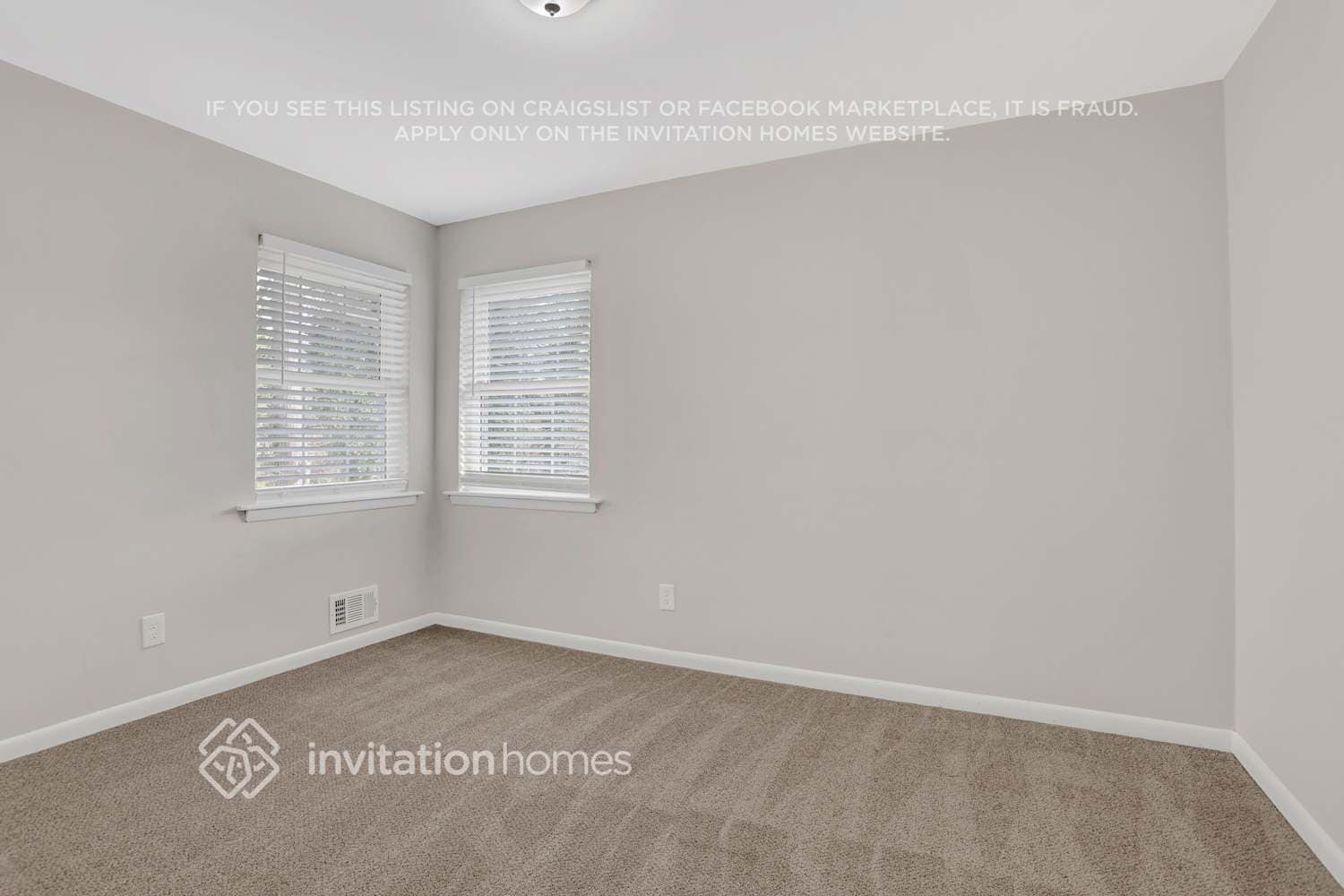 Building Photo - 2160 Shamrock Dr