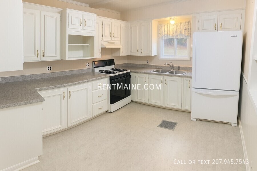 Building Photo - 619 Main Rd