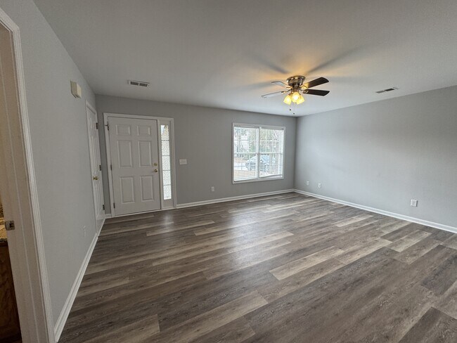 Building Photo - 4529 Farm Lake Dr