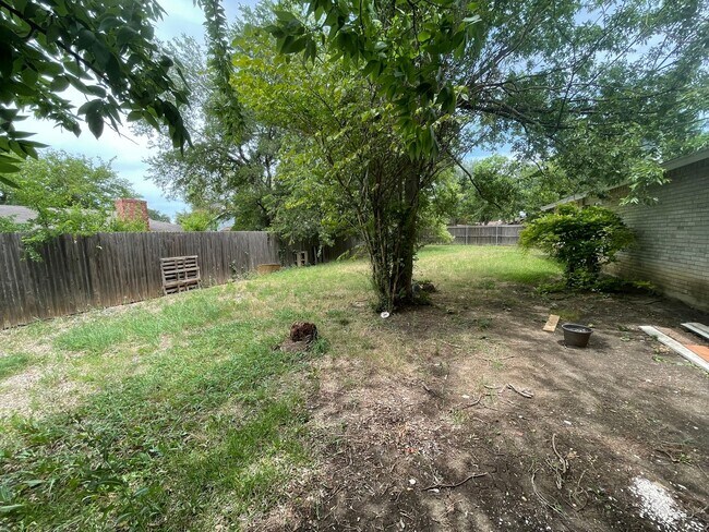 Building Photo - 3-bedroom, 2 bath, 2-car garage Available now