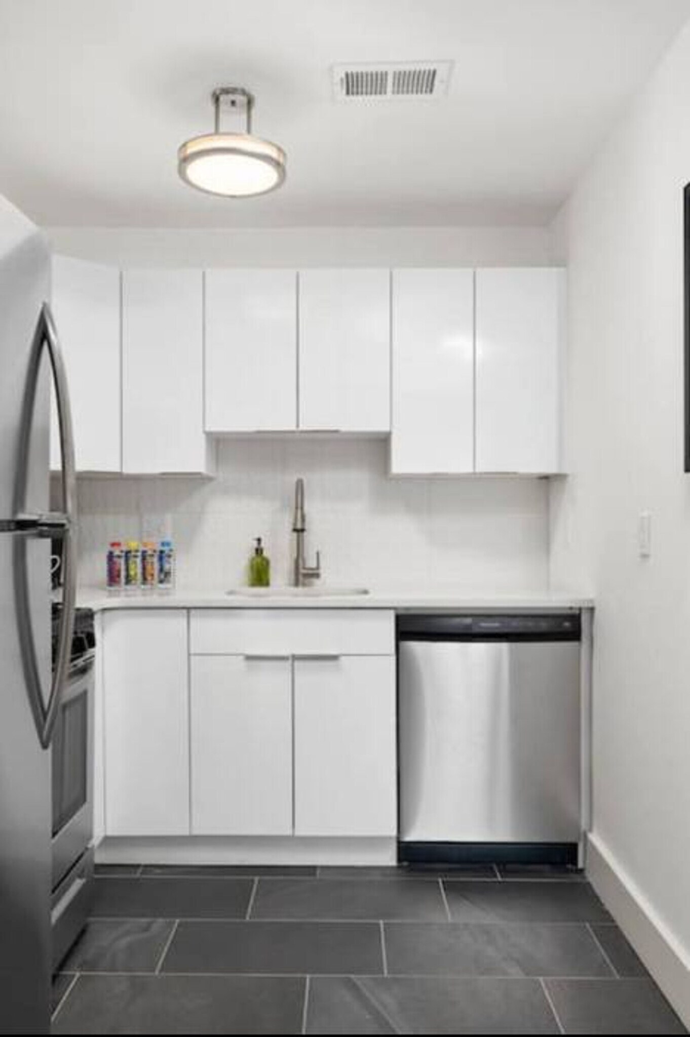 Building Photo - 1136 Crescent Ave NE