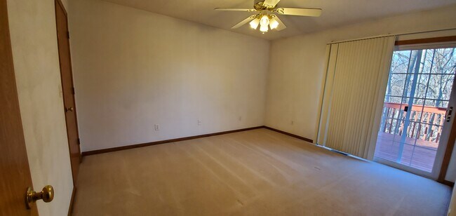 Building Photo - 1304 Glencoe Ln