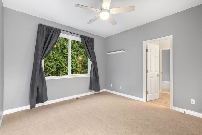 Building Photo - Stunning Sammamish Home, this home is a lifestyle!!