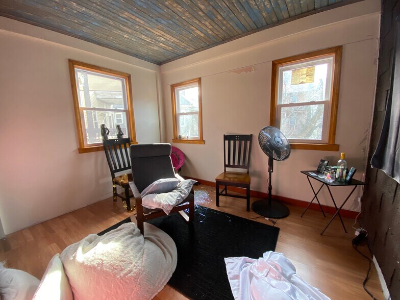 Building Photo - 103 Calumet St