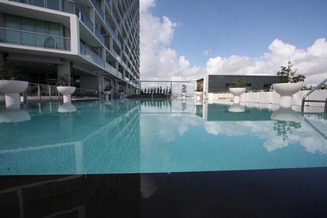 Building Photo - 2000 Metropica Wy